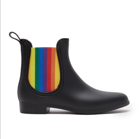 NWT CATHERINE CATHERINE MALANDRINO Black Chelsea Boots 37 Medium (B,M) - Picture 1 of 7